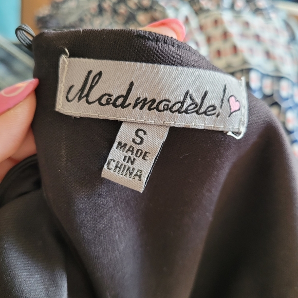 Mod Modele Dress - Picture 2 of 4